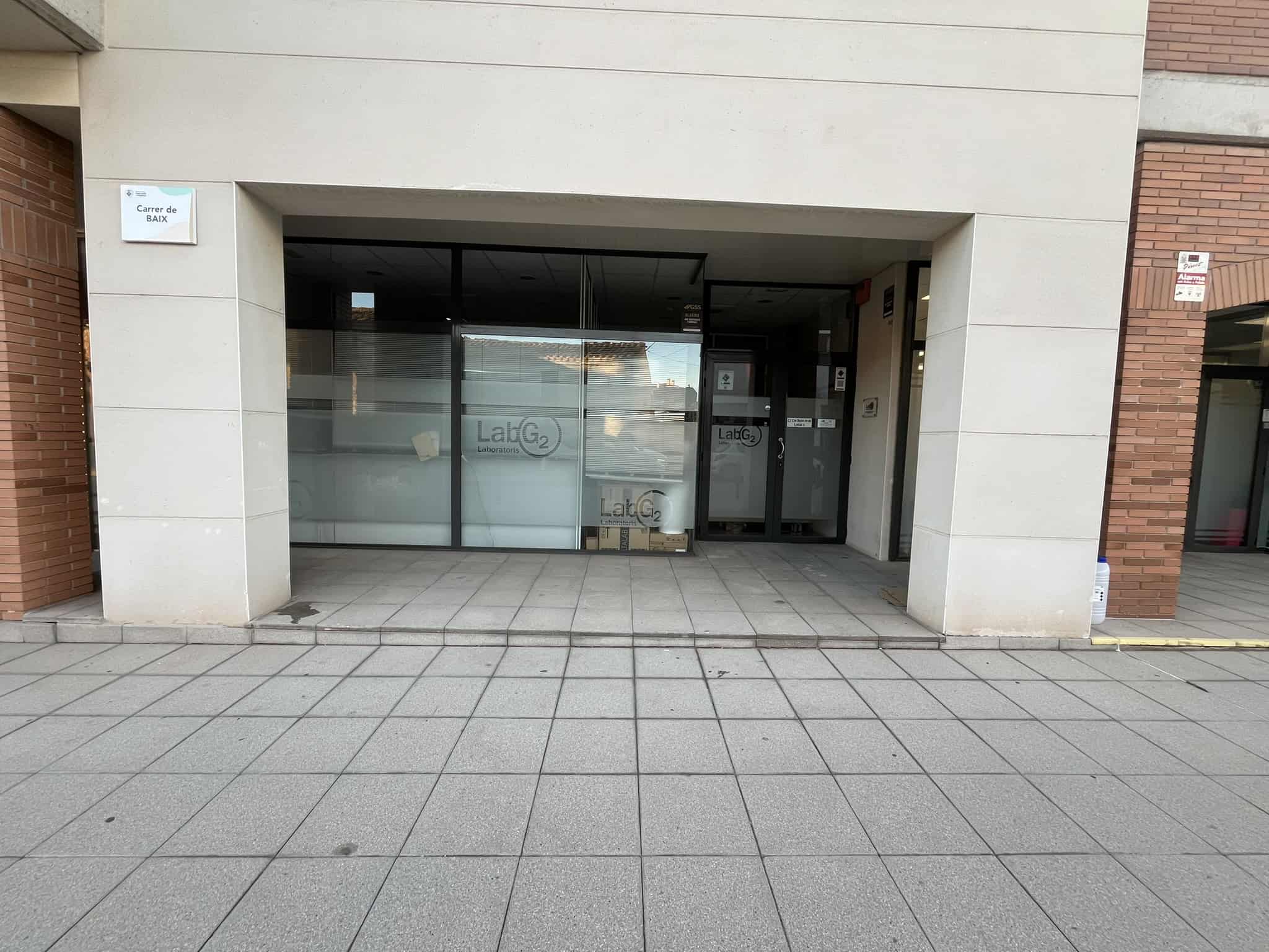 Llibreria immobiliària a l'abadia de Torra Advocats amb oficines modernes i accessibles per a serveis de gestió i consultoria immobiliària.